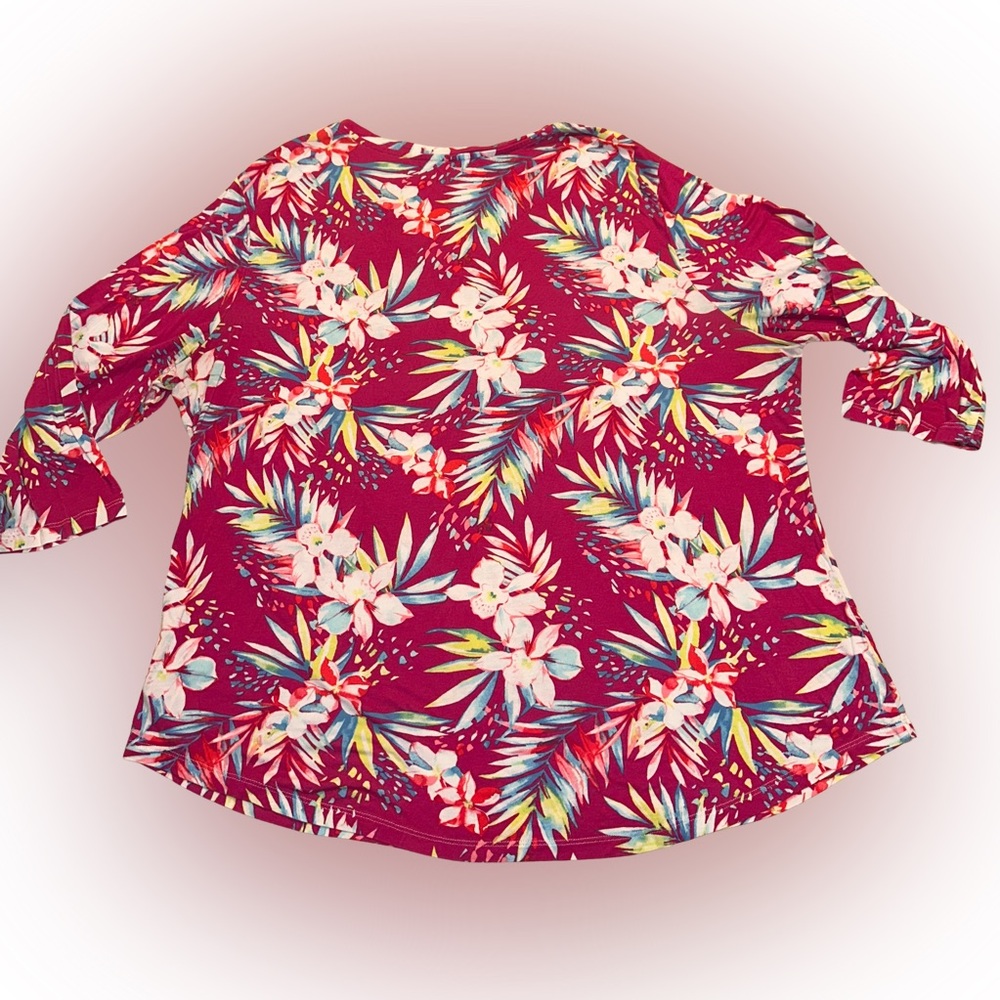Casey Key Floral V-Neck Top. Size 1X - Picture 3 of 10